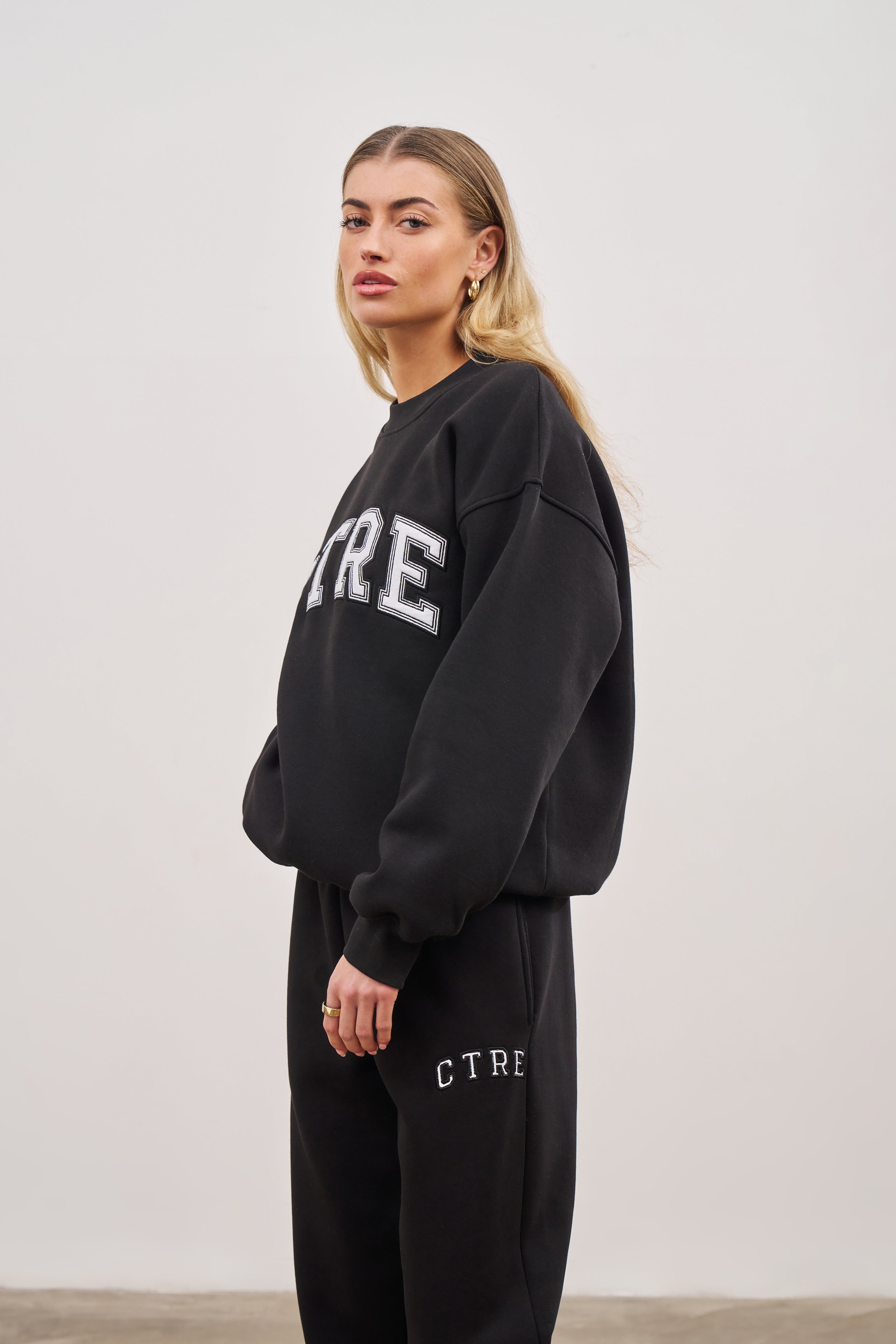 CTRE SWEATSHIRT - BLACK – The Couture Club