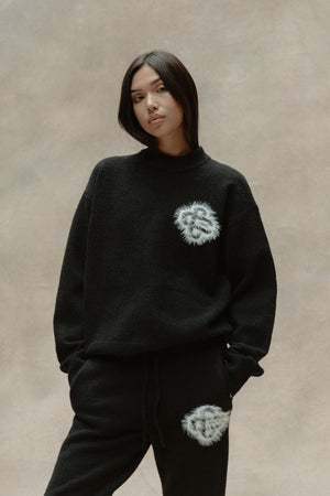 FLUFFY EMBLEM KNITTED CREW - BLACK