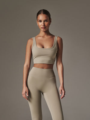 SCULPTING STRETCH EMBLEM SPORTS BRA - BEIGE